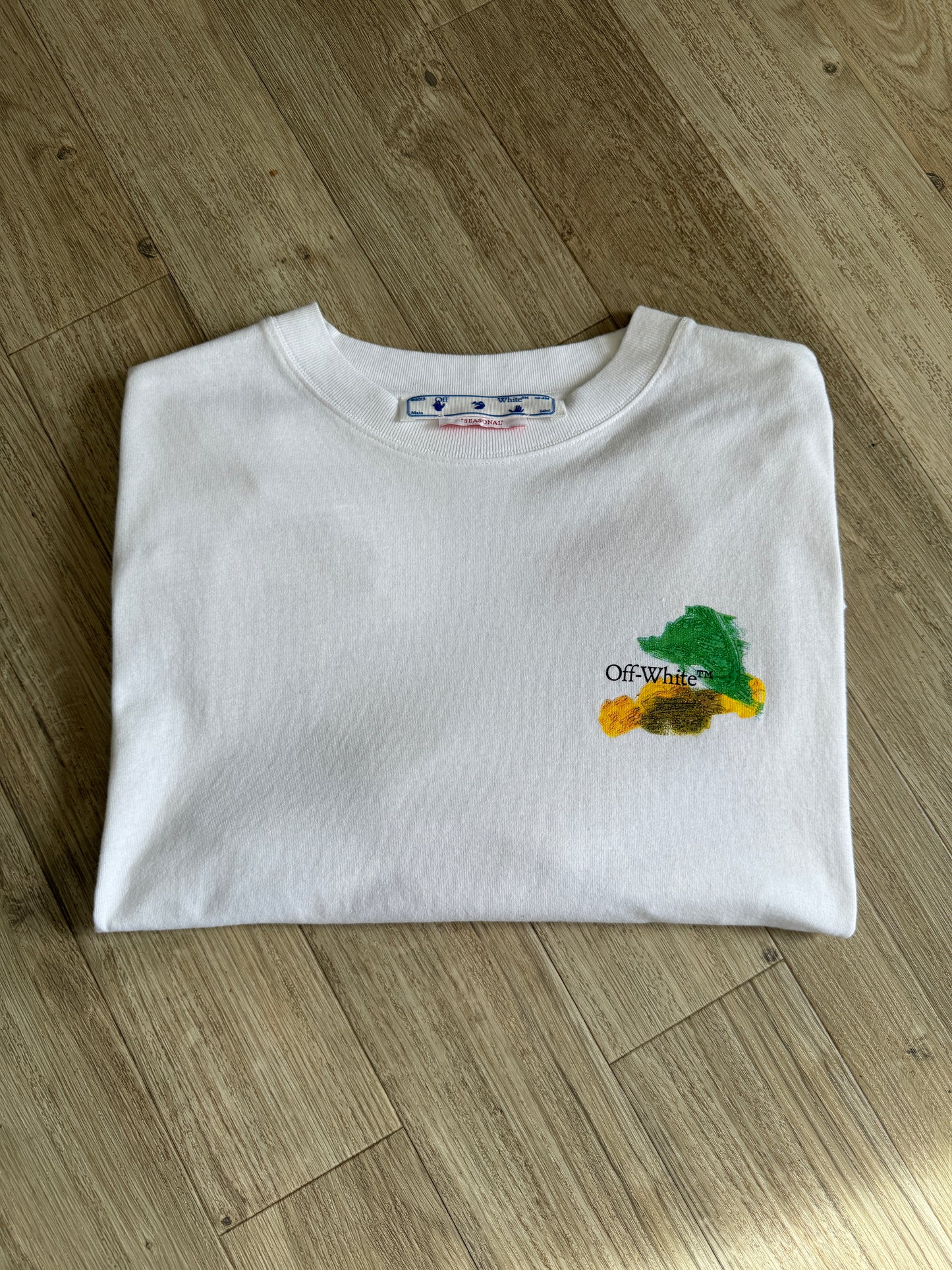 OFF WHITE BRUSH ARROW PRINT T-SHIRT IN WHITE